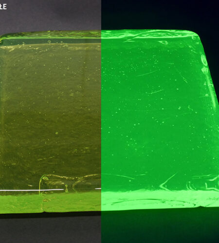 Związki uranu są stosowane do barwienia szkła i ceramiki